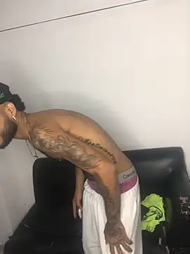 Snapshot of AXionX chatting on 28, 11, 2025 AXionX online show from 28, 11, 2025