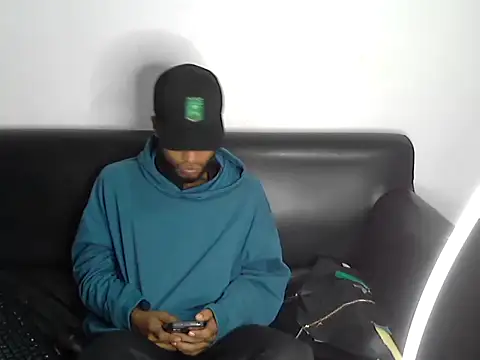 Snapshot of AXionX chatting on 4, 12, 2025 AXionX online show from 4, 12, 2025