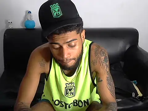 Snapshot of AXionX chatting on 4, 12, 2025 AXionX online show from 4, 12, 2025