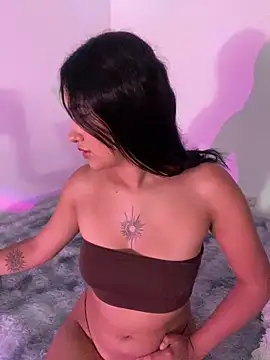 Snapshot of Emilux_ chatting on 6, 4, 2026 Emilux online show from 6, 4, 2026