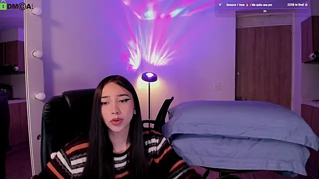 Snapshot of Mikeyvioleta_ chatting on 8, 5, 2026 Mikeyvioleta online show from 8, 5, 2026