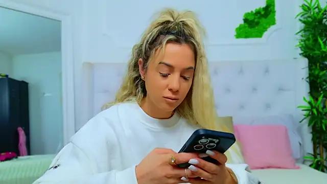 Snapshot of AriannaSins chatting on 21, 1, 2025 AriannaSins online show from 21, 1, 2025