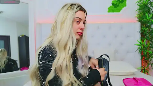 Snapshot of AriannaSins chatting on 24, 1, 2025 AriannaSins online show from 24, 1, 2025