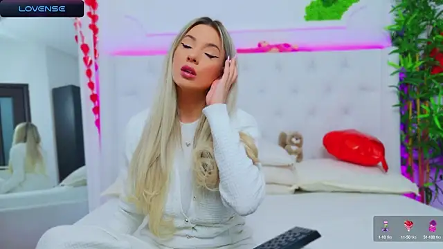 Snapshot of AriannaSins chatting on 24, 2, 2025 AriannaSins online show from 24, 2, 2025