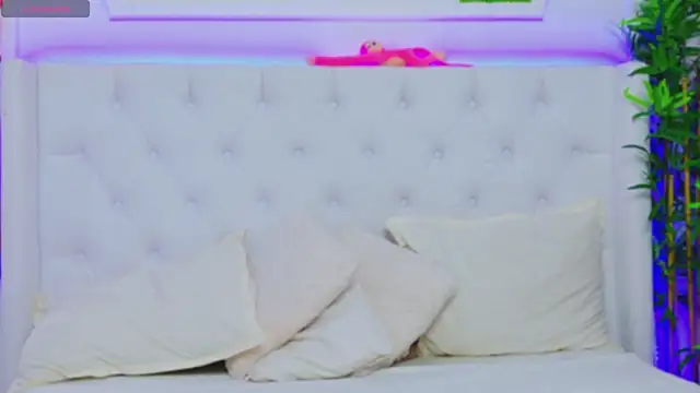 Snapshot of AriannaSins chatting on 25, 2, 2025 AriannaSins online show from 25, 2, 2025