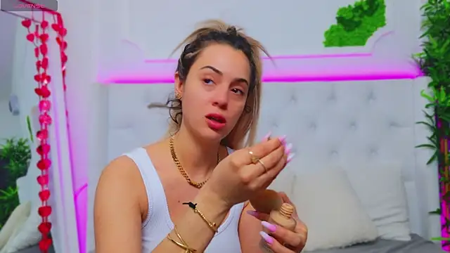 Snapshot of AriannaSins chatting on 22, 3, 2025 AriannaSins online show from 22, 3, 2025