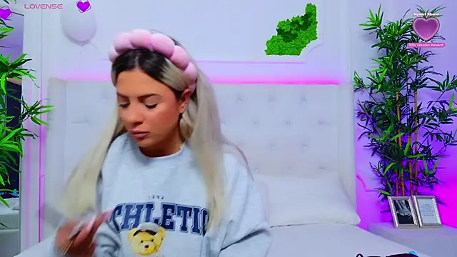 Snapshot of AriannaSins chatting on 29, 9, 2025 AriannaSins online show from 29, 9, 2025