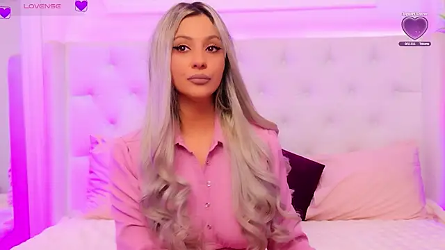 Snapshot of AriannaSins chatting on 8, 4, 2026 AriannaSins online show from 8, 4, 2026