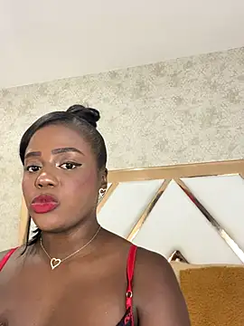 Snapshot of EmiParks chatting on 7, 11, 2025 EmiParks online show from 7, 11, 2025