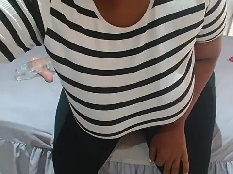 Snapshot of Monica-2701 chatting on 21, 10, 2025 Monica-2701 online show from 21, 10, 2025