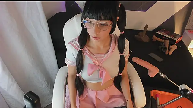 michelle cutee  online show from 8, 11, 2025