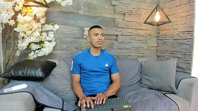 Snapshot of OwenPyerce chatting on 23, 10, 2025 OwenPyerce online show from 23, 10, 2025