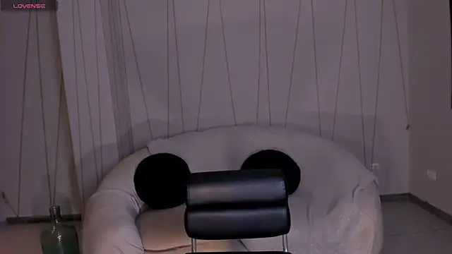 AnnieMonroe1 online show from 8, 11, 2025