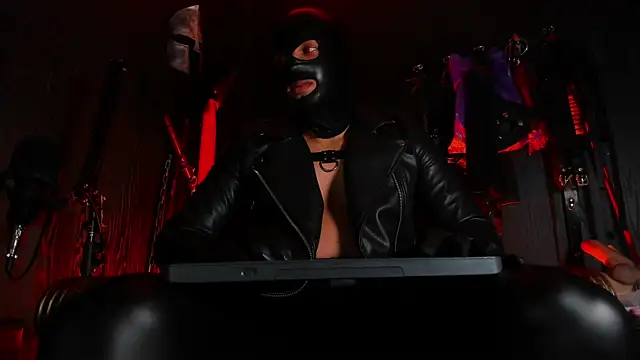 Snapshot of Master_Connor_BDSM chatting on 4, 7, 2026 Master Connor BDSM online show from 4, 7, 2026