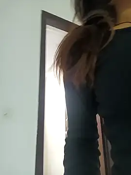 Snapshot of Sexy-queen-- chatting on 17, 10, 2025 Sexy-queen-- online show from 17, 10, 2025