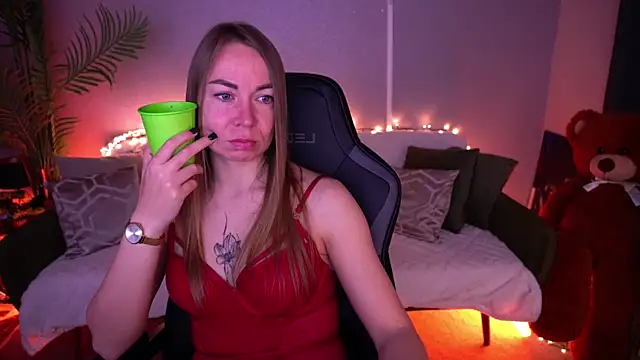 VixenMuse online show from 13, 4, 2026