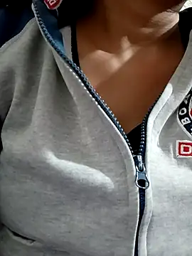 Vanshika1432 online show from 3, 12, 2025