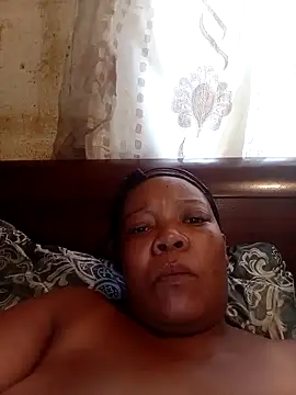 boobsqueenxo online show from 19, 12, 2025