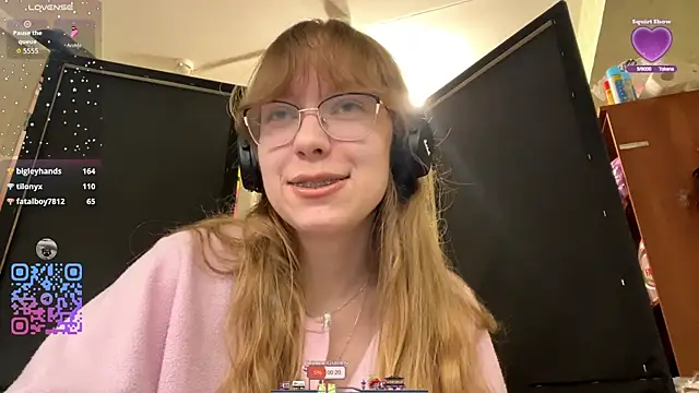 Snapshot of JuneCooper chatting on 17, 10, 2025 JuneCooper online show from 17, 10, 2025