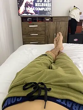 Snapshot of leozin01 chatting on 2, 11, 2025 leozin01 online show from 2, 11, 2025