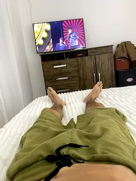 Snapshot of leozin01 chatting on 6, 11, 2025 leozin01 online show from 6, 11, 2025