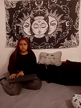 Snapshot of emily_n_abby chatting on 11, 11, 2025 emily n abby online show from 11, 11, 2025