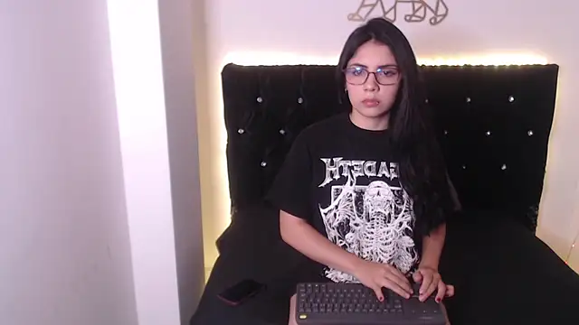 Snapshot of evelyn_kitty_ chatting on 4, 11, 2025 evelyn kitty  online show from 4, 11, 2025