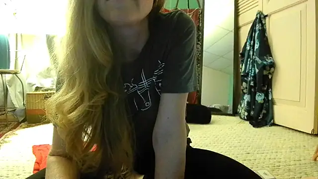 Snapshot of embershines chatting on 27, 5, 2026 embershines online show from 27, 5, 2026
