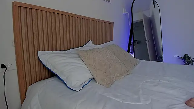 Little Emma 11 online show from 6, 2, 2026