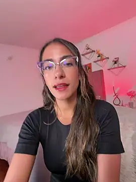Snapshot of elegant__rouse chatting on 9, 7, 2026 elegant rouse online show from 9, 7, 2026