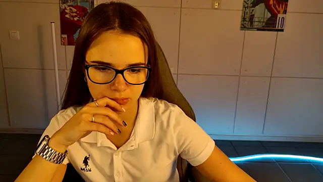 May Bloom online show from 20, 10, 2025