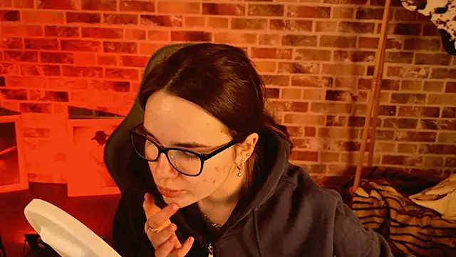 May Bloom online show from 1, 3, 2026