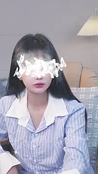 Yiyi cute online show from 18, 10, 2025