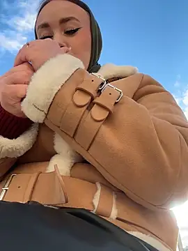 KiraSunshine online show from 3, 11, 2025