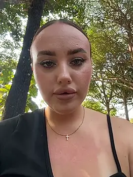 KiraSunshine online show from 9, 2, 2026