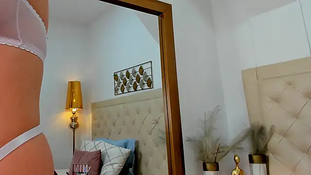 lucia lorenz online show from 10, 4, 2026