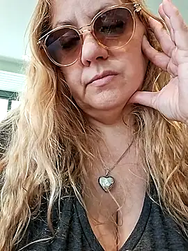 Snapshot of JennyInVegas chatting on 23, 10, 2025 JennyInVegas online show from 23, 10, 2025