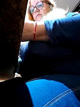 Snapshot of JennyInVegas chatting on 27, 10, 2025 JennyInVegas online show from 27, 10, 2025