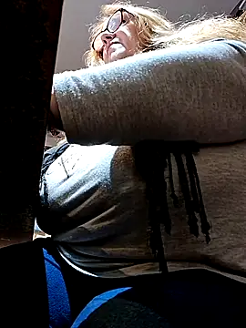 Snapshot of JennyInVegas chatting on 28, 10, 2025 JennyInVegas online show from 28, 10, 2025