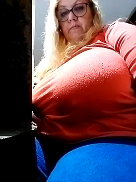 Snapshot of JennyInVegas chatting on 4, 12, 2025 JennyInVegas online show from 4, 12, 2025