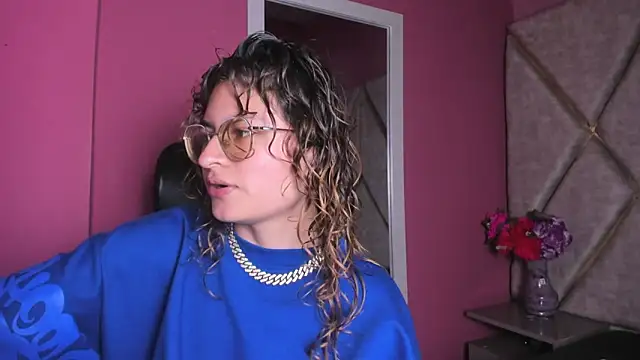 EmiliRouse  online show from 19, 11, 2025