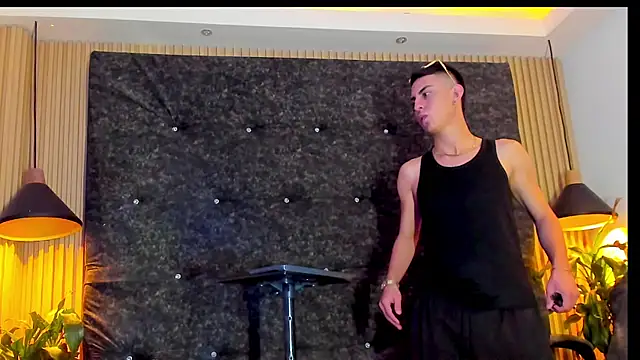 Snapshot of the_fenix_boy chatting on 30, 10, 2025 the fenix boy online show from 30, 10, 2025