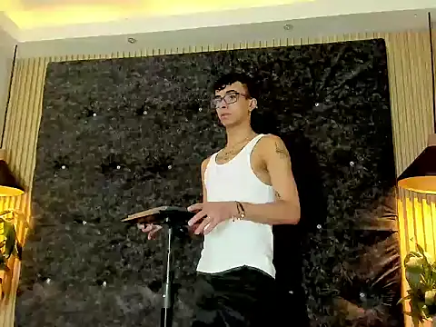 Snapshot of the_fenix_boy chatting on 2, 11, 2025 the fenix boy online show from 2, 11, 2025