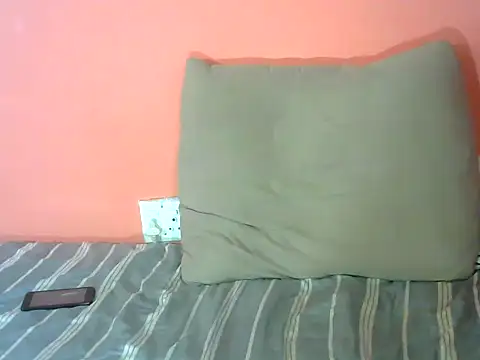 Snapshot of SexySlender_ chatting on 30, 10, 2025 SexySlender online show from 30, 10, 2025