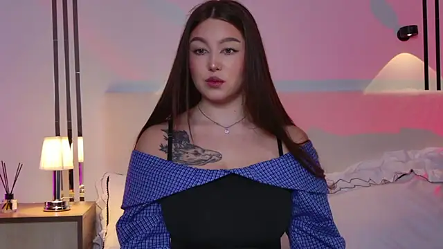 Snapshot of _Tessa_May_ chatting on 1, 12, 2025 Tessa May online show from 1, 12, 2025