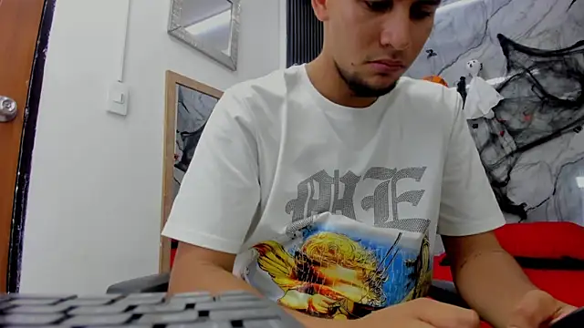 Snapshot of Alan-Smith1 chatting on 23, 10, 2025 Alan-Smith1 online show from 23, 10, 2025