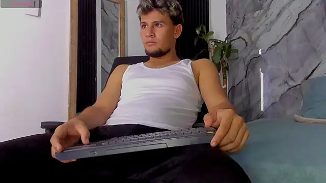 Snapshot of Alan-Smith1 chatting on 8, 11, 2025 Alan-Smith1 online show from 8, 11, 2025