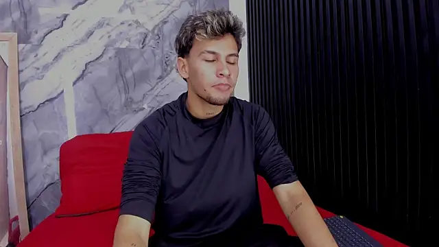 Snapshot of Alan-Smith1 chatting on 20, 11, 2025 Alan-Smith1 online show from 20, 11, 2025