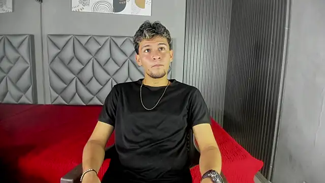 Snapshot of Alan-Smith1 chatting on 25, 11, 2025 Alan-Smith1 online show from 25, 11, 2025