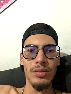 Snapshot of tian_doyt69 chatting on 19, 10, 2025 tian doyt69 online show from 19, 10, 2025